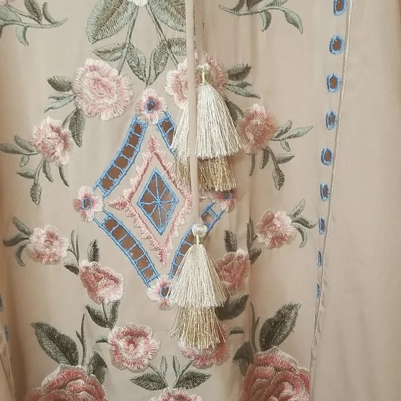 Chicos Womens Rose Embroidered Poncho Style Fringe Blouse Size Small Med - Picture 3 of 9